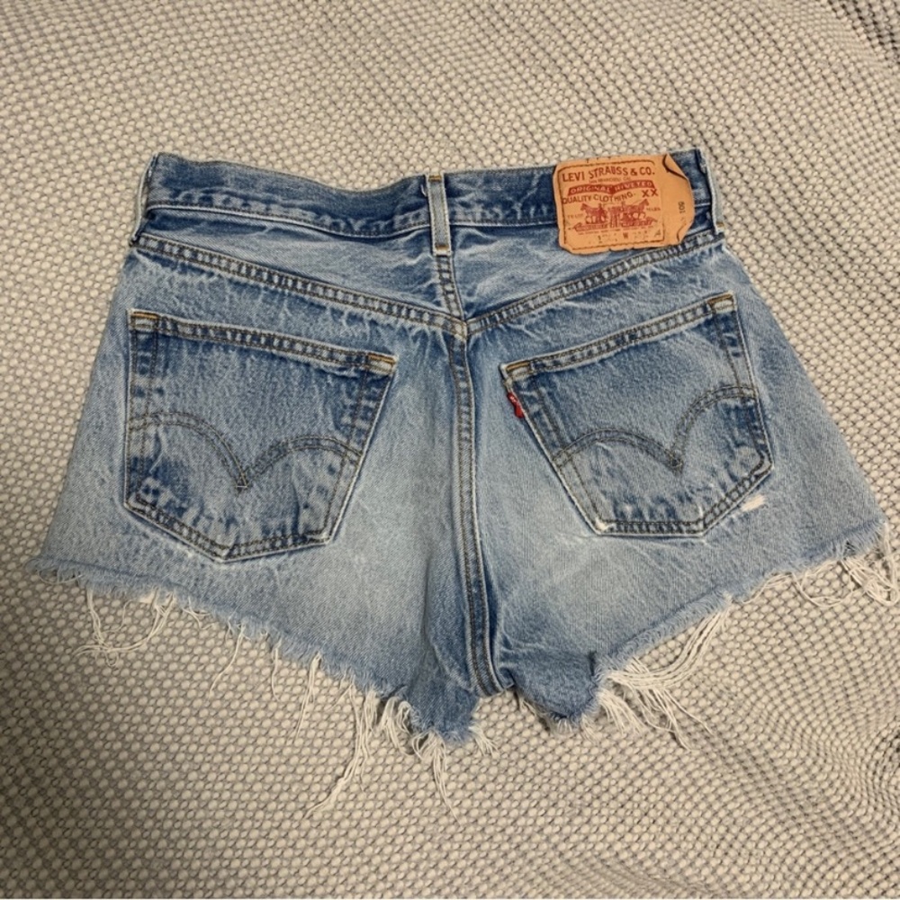 Vintage Levi’s Shorts - Picture 5 of 6